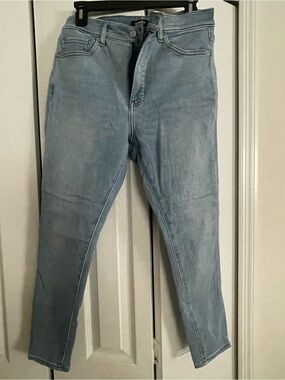 Express Slim Straight Women's Jeans in Light Blue Wash